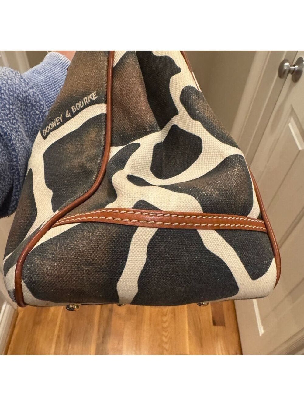 Dooney & Bourke - Giraffe Coated Canvas Tote, Very Nice Condition Shoulder Strap - Picture 6 of 12